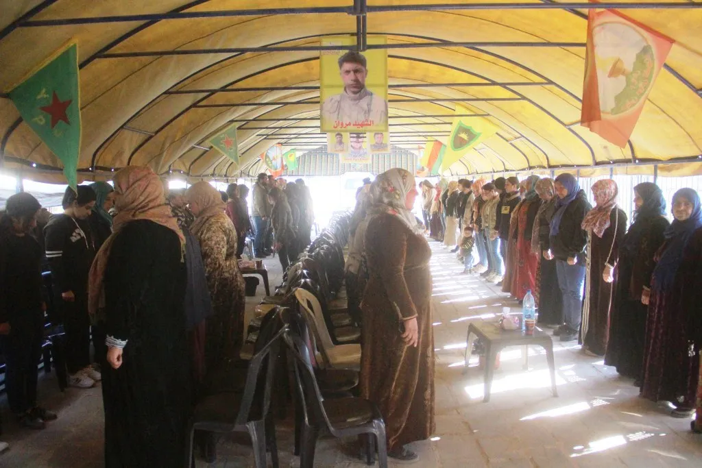 Şêniyên Kobanê sersaxî ji malbatên 4 şehîdan re xwest