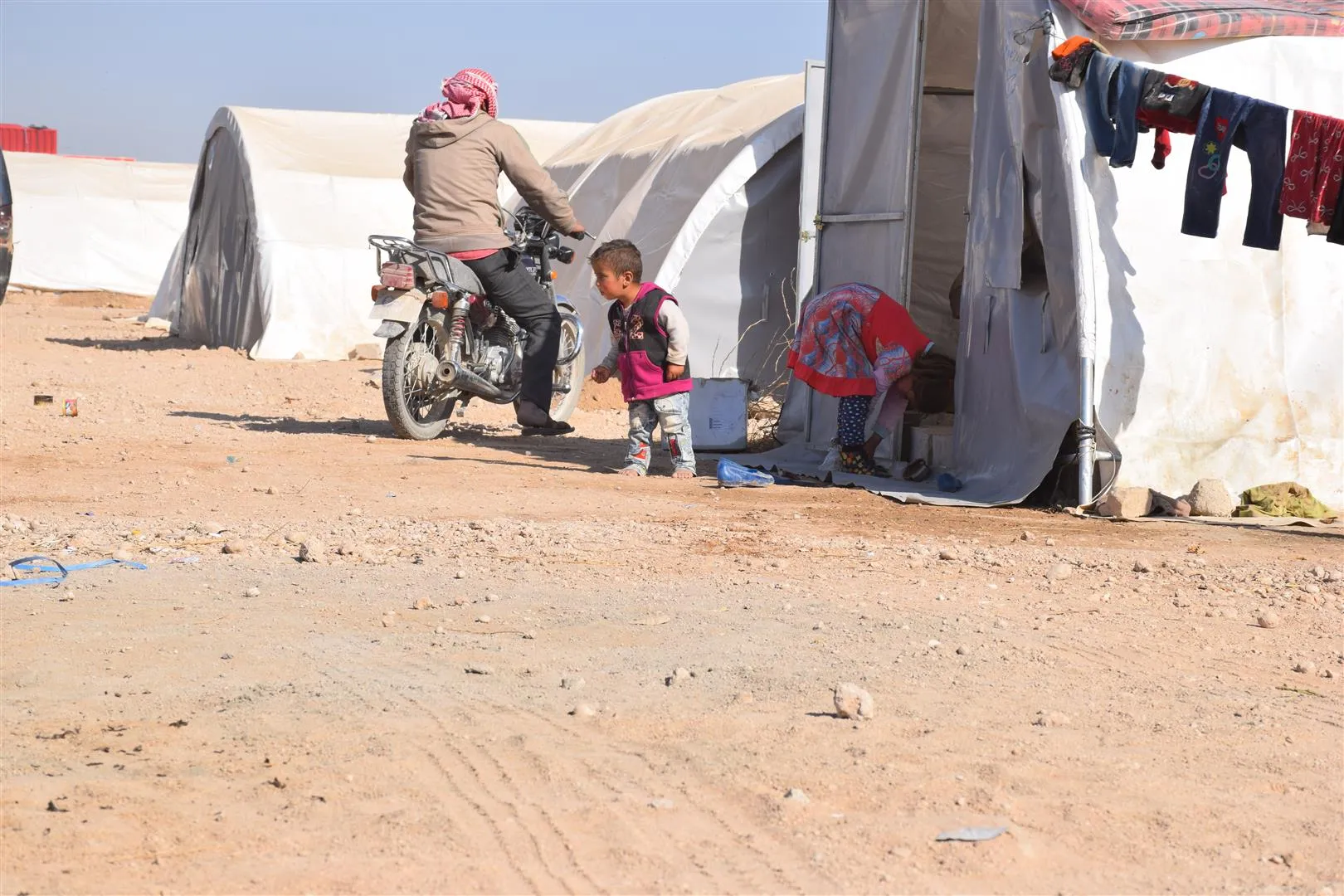 Heyva Sor alîkarî li koçberên li Kampa Waşokanî belav kir