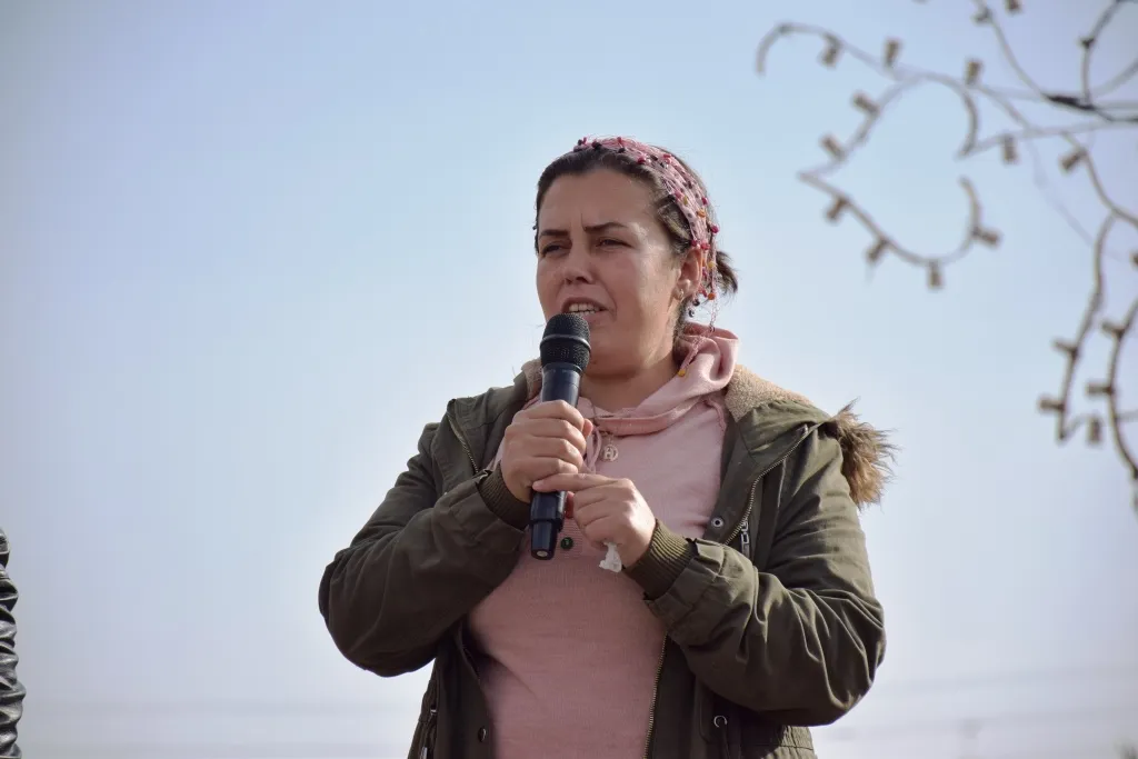 Şêniyên Bakur û Rojhilatê Sûriyê li dijî dewleta Tirk li Eyn Îsayê meşek li dar xist