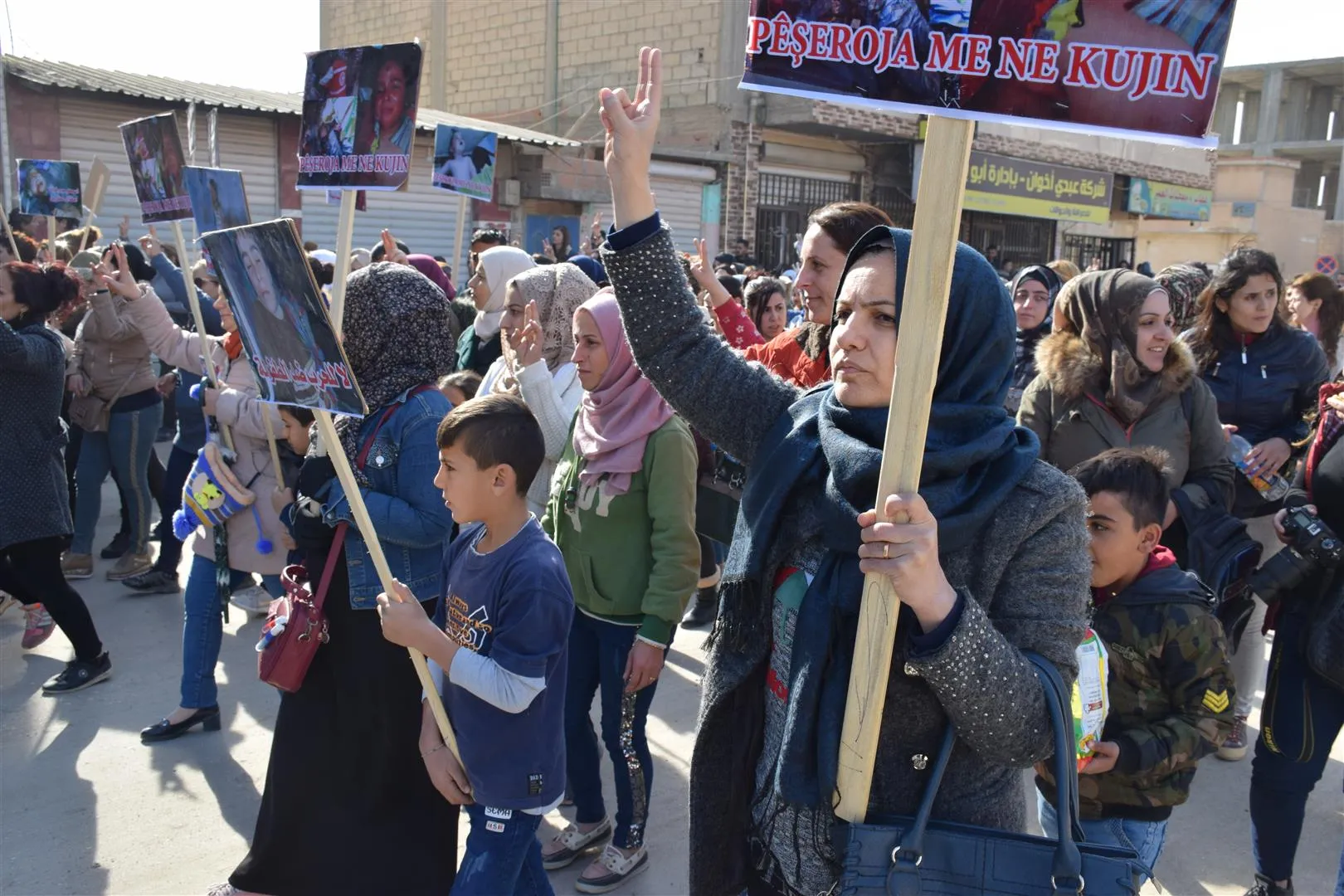 Ji bo piştgiriya bi Zehra re…mamosteyên Hesekê li dijî biryara rêjîma Îranê derketin