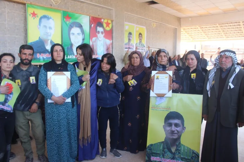 Cenazeyên şehîd Zagros û Pêşeng hatin veşartin