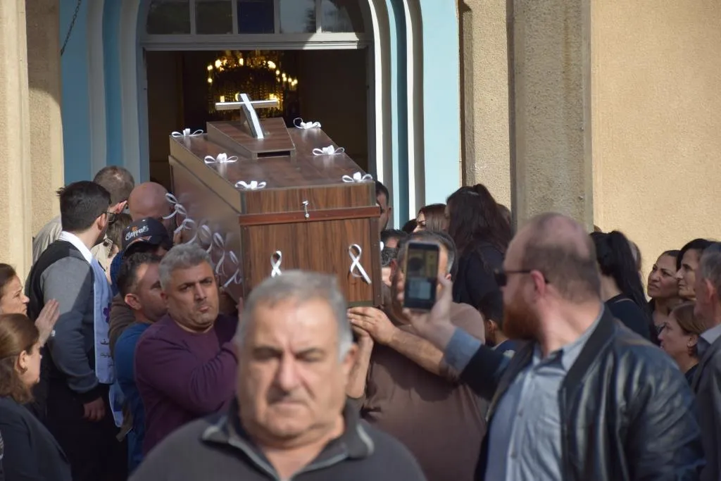 Cenazeyê bavê keşeyê Dêra Ermen a Qamişlo hate oxirkirin