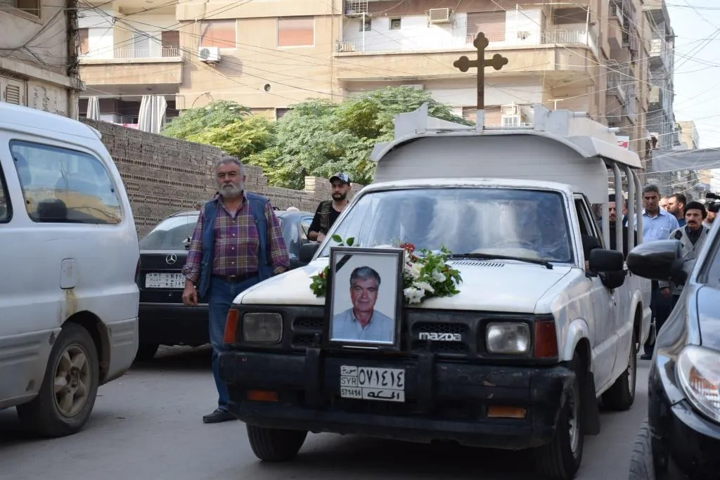 Cenazeyê bavê keşeyê Dêra Ermen a Qamişlo hate oxirkirin