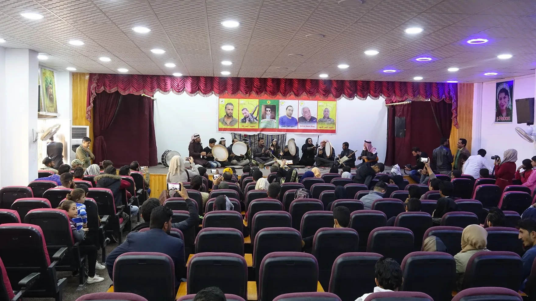 Ciwanên Reqayê çalakiyek hunerî girêdayî Berxwedana Rûmetê li dar xit