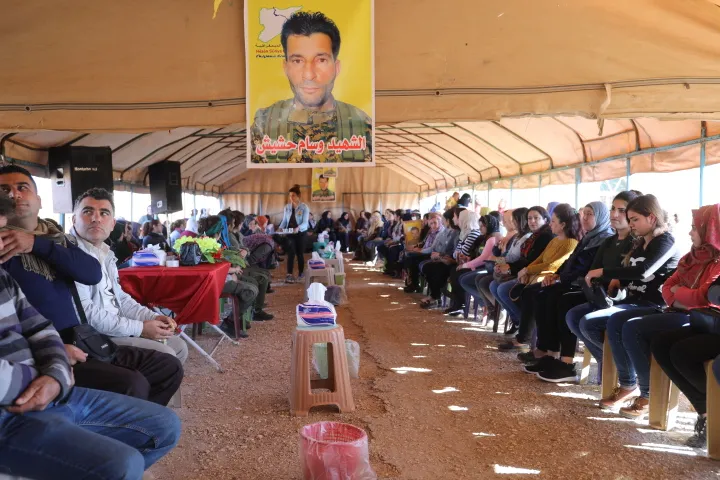 Bi sedan şêniyên Amûdê beşdarî merasîma şehîd  Wîsam Heşîş bûn