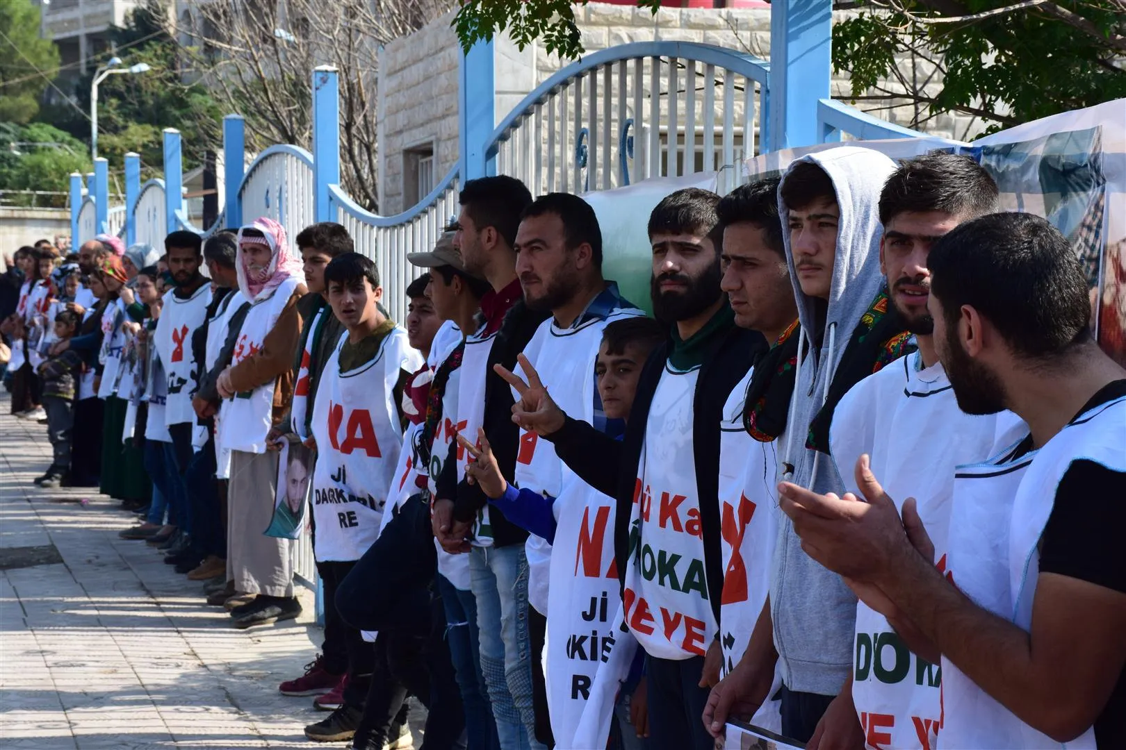 Çalakiya li ber avahiya NY‘yê ya li Qamişloyê di roja 5‘an didome