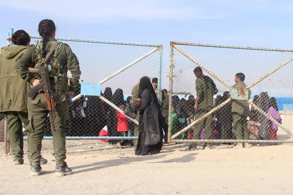 111 malbatên din ji kampa Holê hatin derxistin