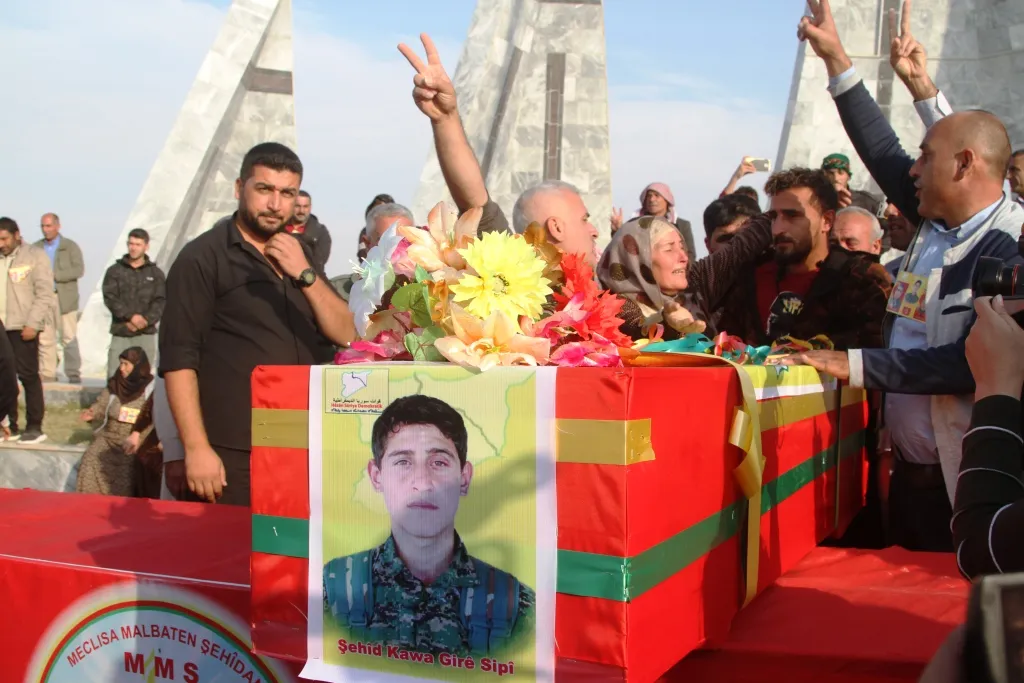Cenazeyê şehîd Kawa li Kobanê hate veşartin