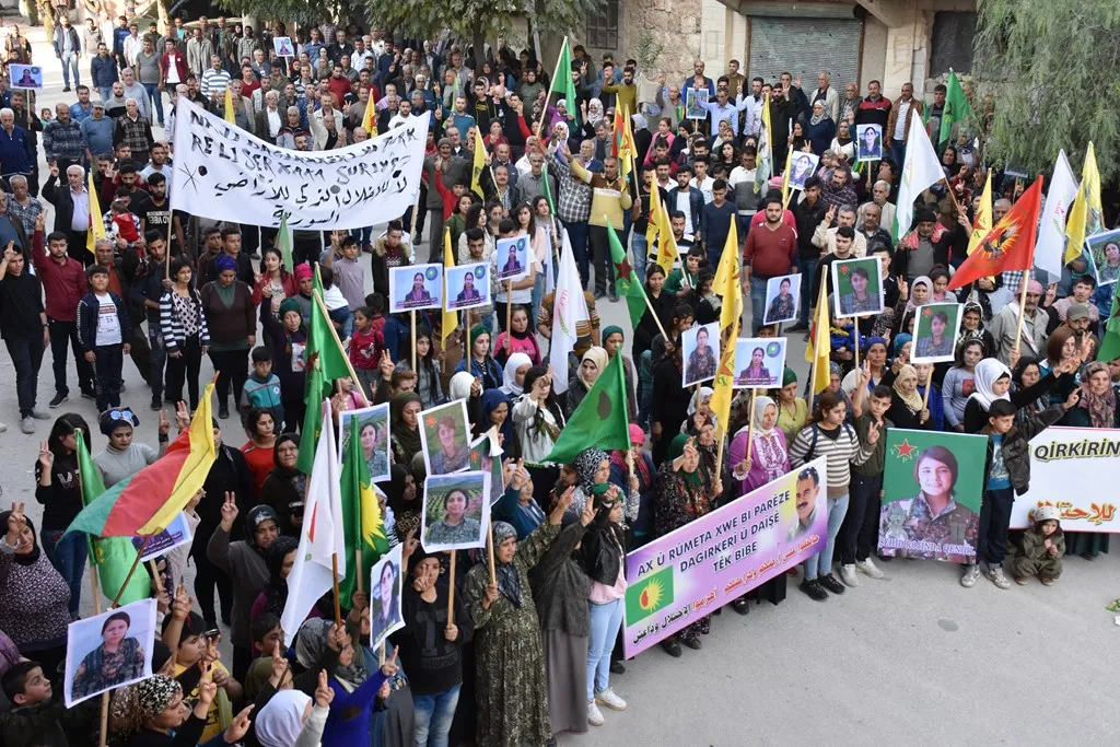 Di meşa li Helebê de: Sûriyê bi berxwedana ciwanên xwe dê ji Sûriyan re bimîne