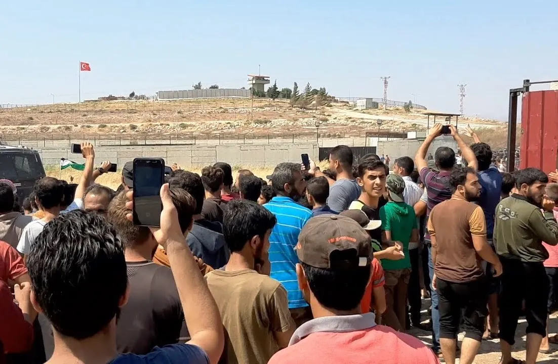 Çeteyên li Girê Spî li dijî Tirkiyê xwepêşandan lidar xistin