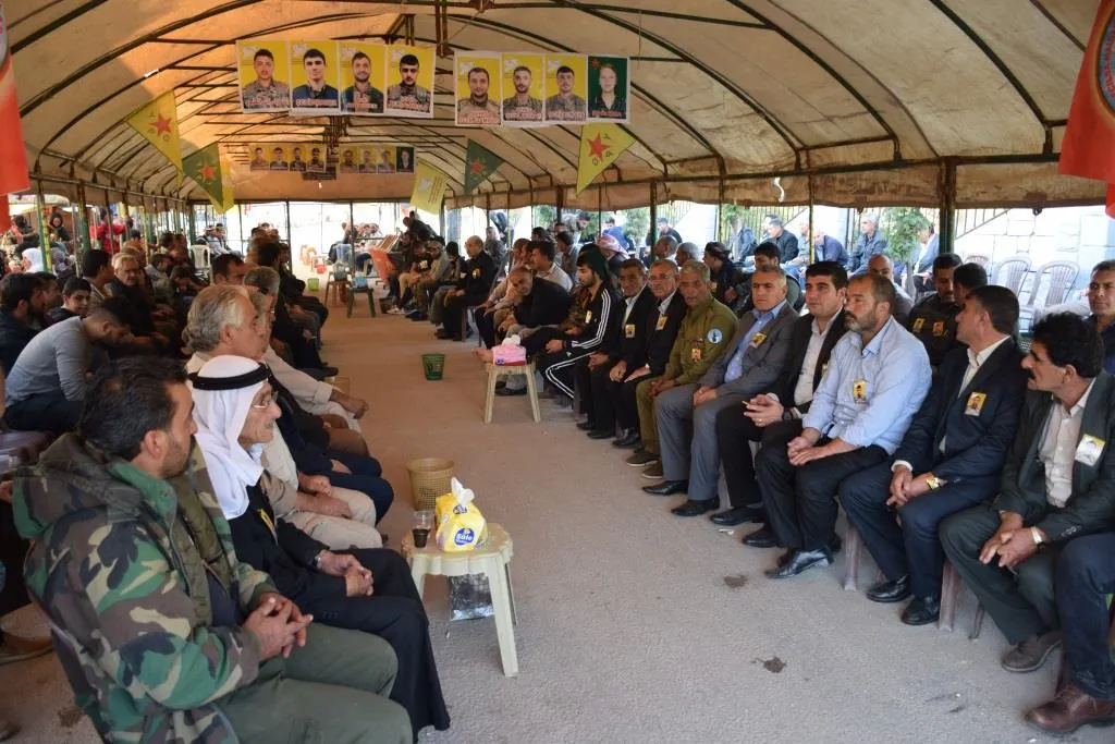 Şêniyên Qamişlo sersaxî ji malbatên 8 şehîdan re xwestin