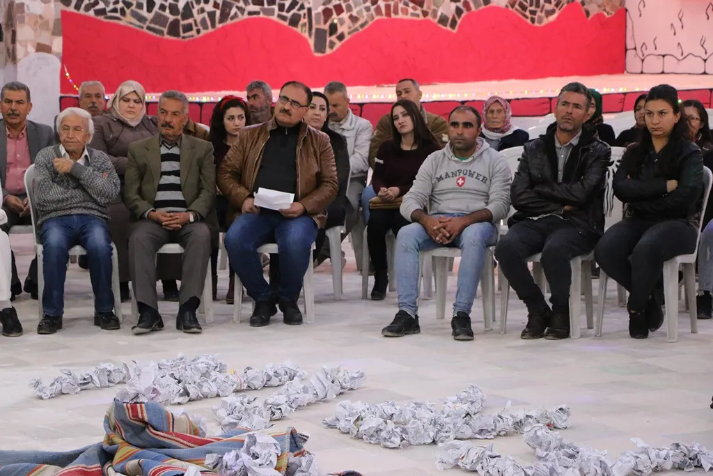 Li Helebê di şevburêkekê de Berxwedana Rûmetê hate silavkirin