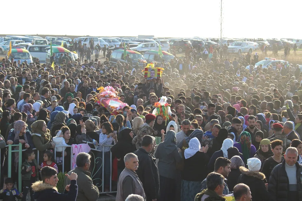 Cenazeyên 5 şehîdan li Dêrikê hatin veşartin