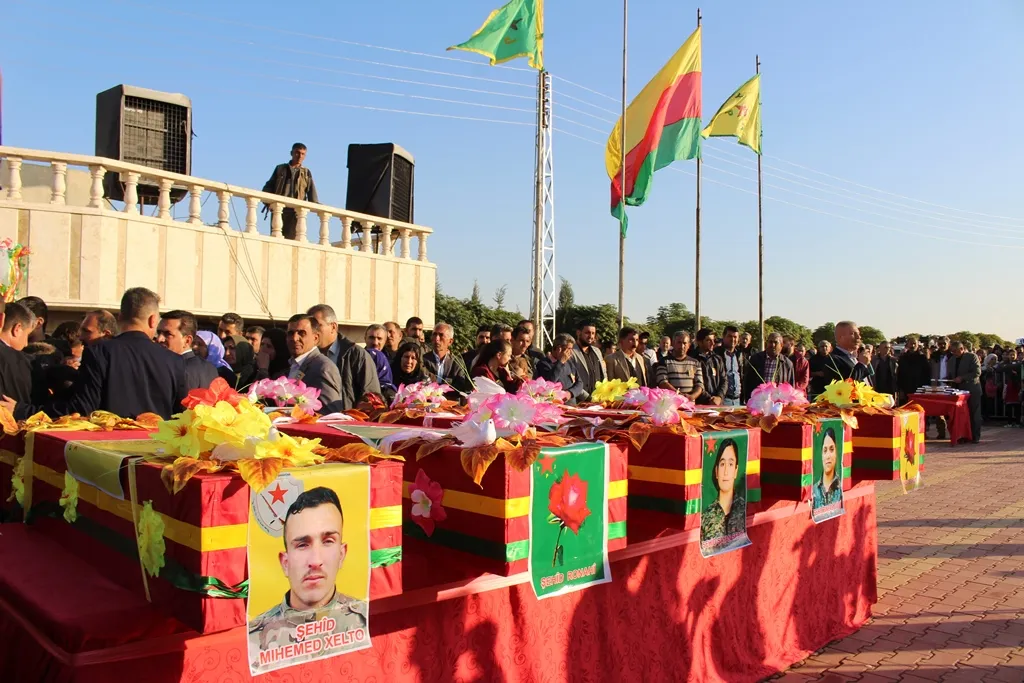 Cenazeyên 5 şehîdan li Dêrikê hatin veşartin