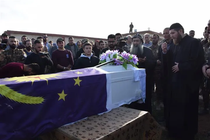 Şehîdê Berxwedana Rûmetê yê Suryanî Athro Hesekê hate veşartin