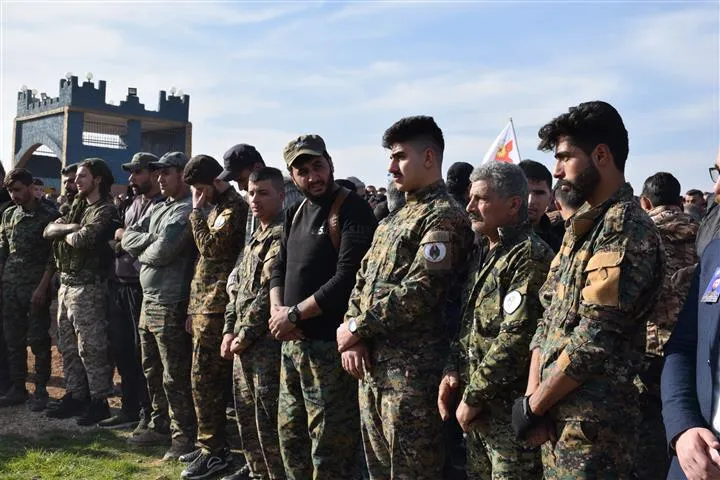 Şehîdê Berxwedana Rûmetê yê Suryanî Athro Hesekê hate veşartin