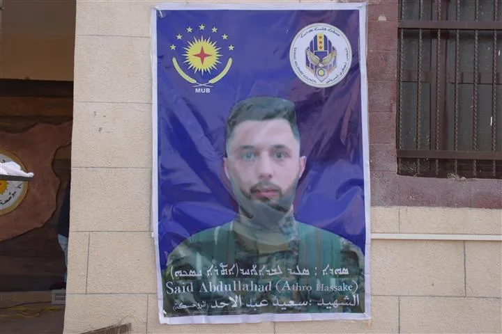 Şehîdê Berxwedana Rûmetê yê Suryanî Athro Hesekê hate veşartin
