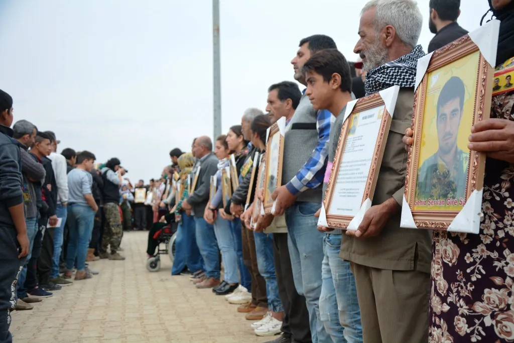 Cenazeyên 4 pakrewanên Berxwedana Rûmetê bi merasîmeke heybet li Kobanê hatin veşartin
