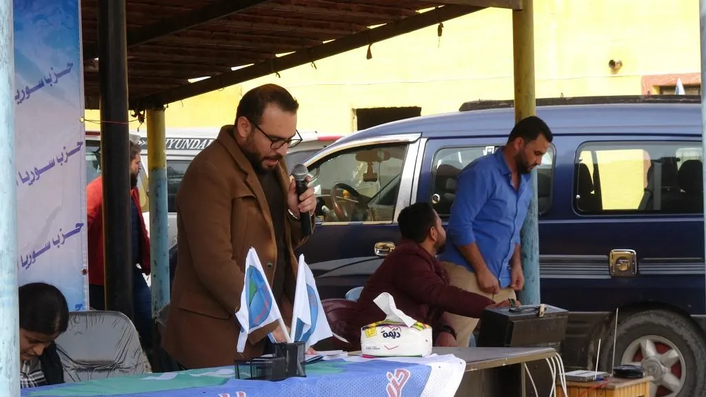 Sûcên dewleta Tirk bi civînekê li Reqayê hatin şermezarkirin