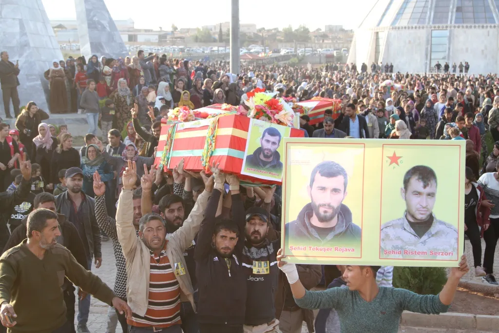 Şêniyên Kobanê şehîdên Berxwedana Rûmetê oxir kirin