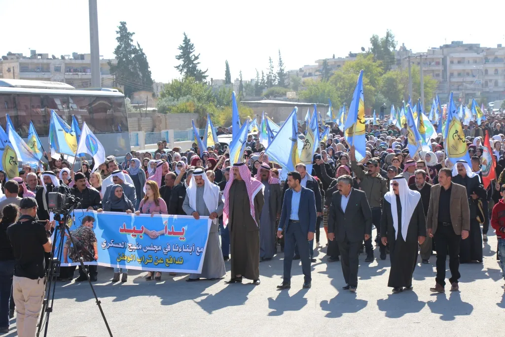 `Ji ber em gelek berxwedêr in em teslîm nabin’