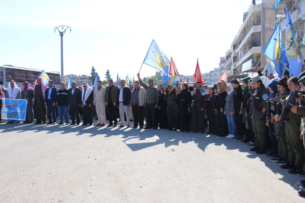`Ji ber em gelek berxwedêr in em teslîm nabin’