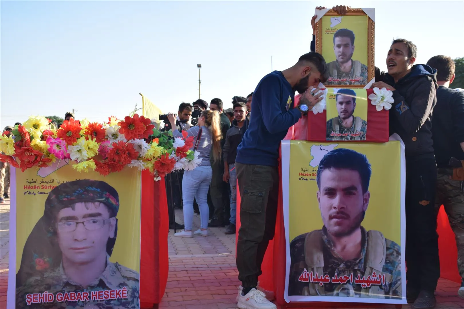 Şehîdên Berxwedana Rûmetê bi merasîmeke heybet hatin veşartin