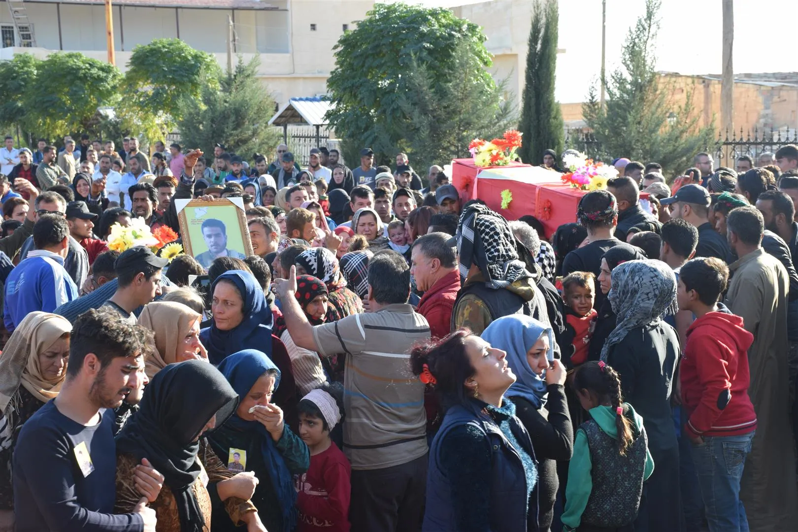 Şehîdên Berxwedana Rûmetê bi merasîmeke heybet hatin veşartin