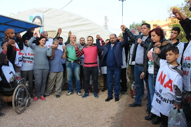 Şandeya Dêra Incîlî piştgiriya koçberên Serêkaniyê kir