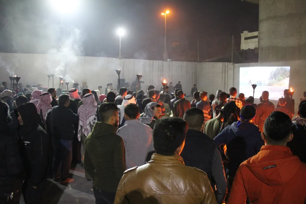 Jinên ciwan ên Minbicê li dijî tundiya li ser jinan meşiyan