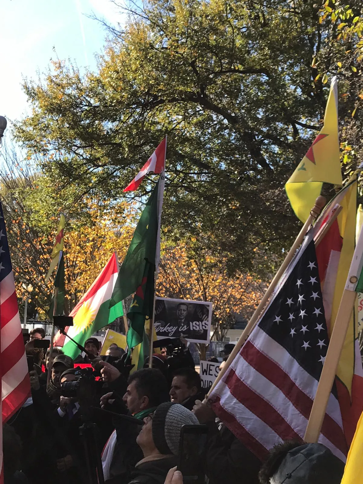 Hevdîtina Trump û Erdogan li ber avahiya Koşka Spî tê protestokirin