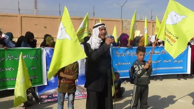 Xelkên Şedadê li dijî dagirkeriya dewleta Tirk meşiyan