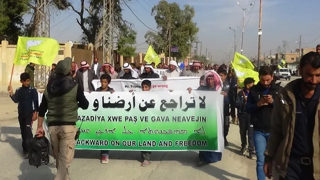 Xelkên Şedadê li dijî dagirkeriya dewleta Tirk meşiyan