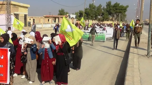 Xelkên Şedadê li dijî dagirkeriya dewleta Tirk meşiyan