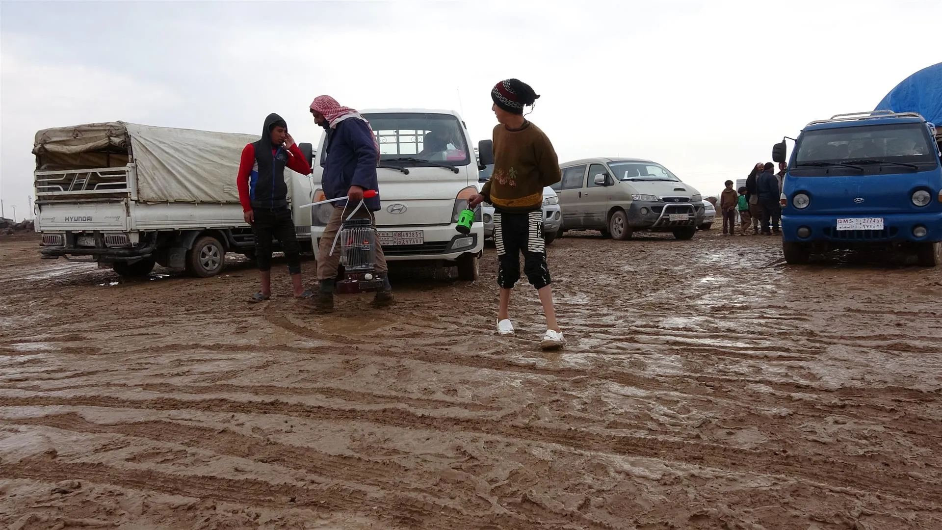 Tirkiye gelê herêmê derdixe û malbatên çeteyan lê bicih dike