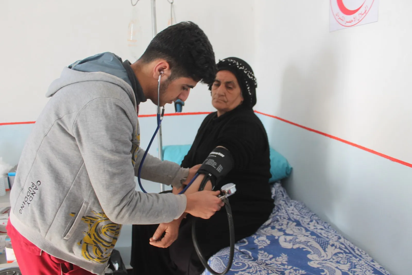 Heyva Sor a Kurd rojane zêdeyî 700 nexweşî derman dike