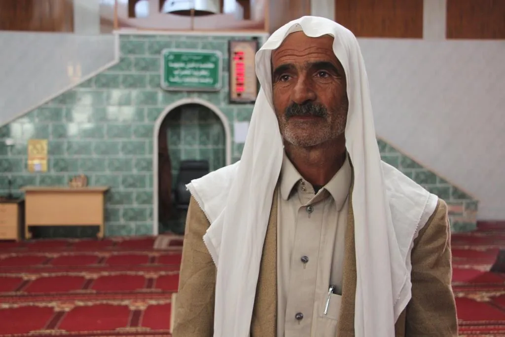Melayê Til Temirê bi roj Ii mizgeftê ye, bi şev kolanên xwe diparêze