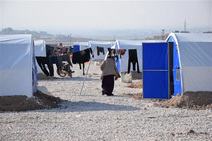Êşa koçberên li kampê