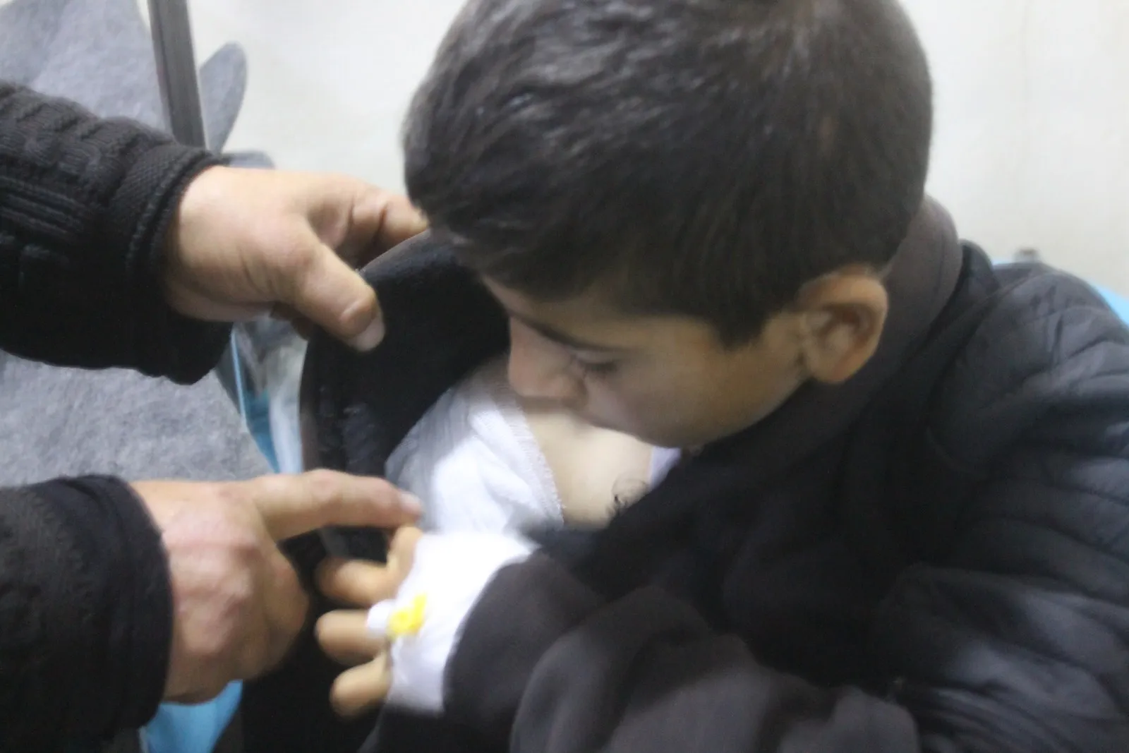 Dayikeke efrînî: Ez çûm da ku li zarokan bigerim, min parçeyên belavbûyî dîtin