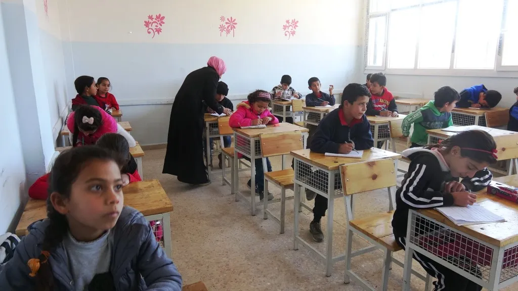 Li Eyn Îsayê 5 hezar xwendekar ji mafê xwe xwendinê bê par mane
