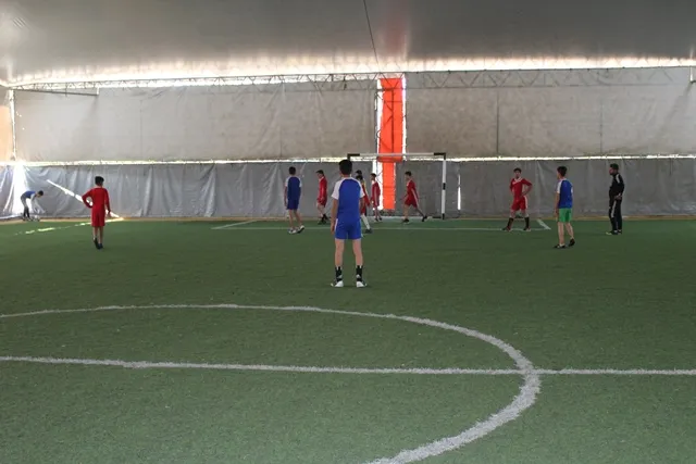 ‘Turnuvaya Şehîd Hevrîn’ a futbolê dest pê kir