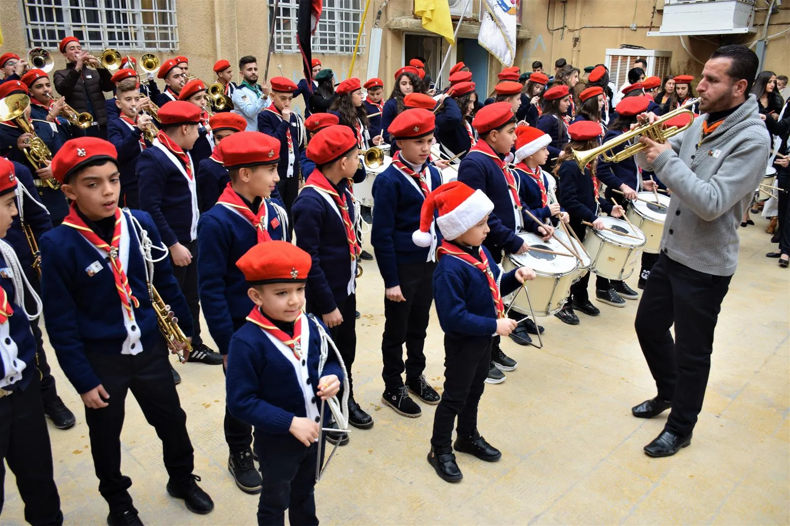 Xiristiyanan cejna Noelê pîroz kir û hêvî kir ku koçber vegerin warên xwe