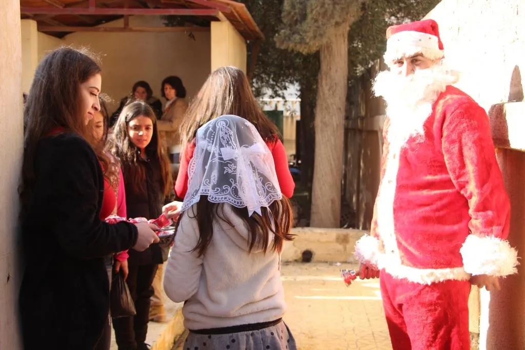 Xiristiyanan cejna Noelê pîroz kir û hêvî kir ku koçber vegerin warên xwe