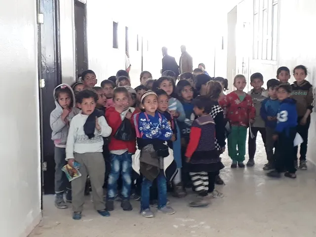 Dibistanên Şedadê xwendekarên koçber pêşwazî dike