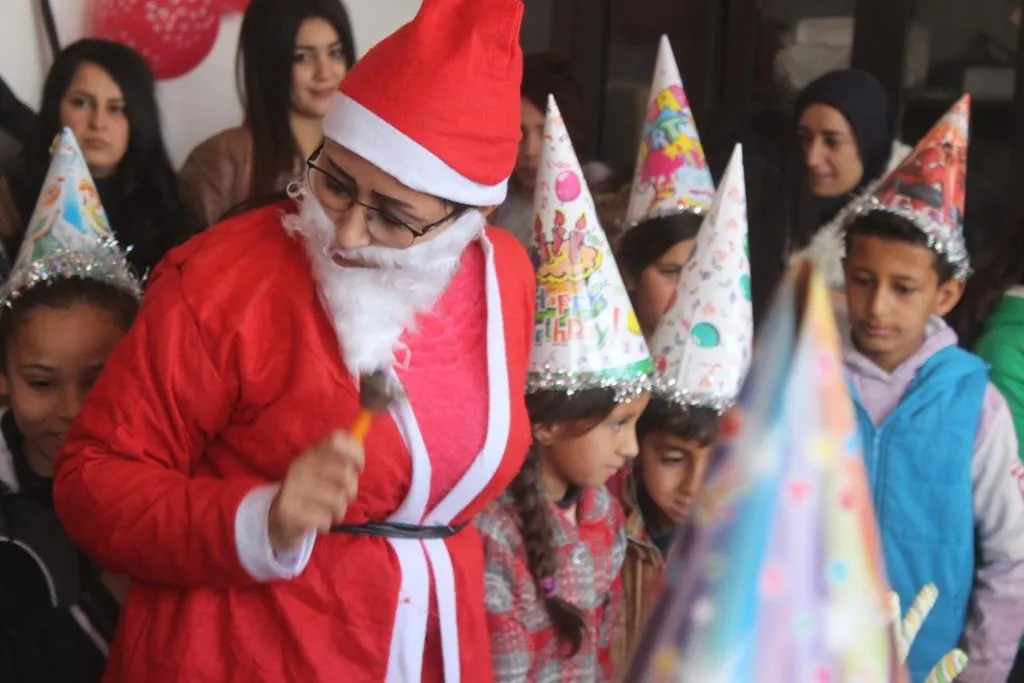 Li Dirbesiyê ji bo zarokên koçber û yên şehîdan şahiya sersalê
