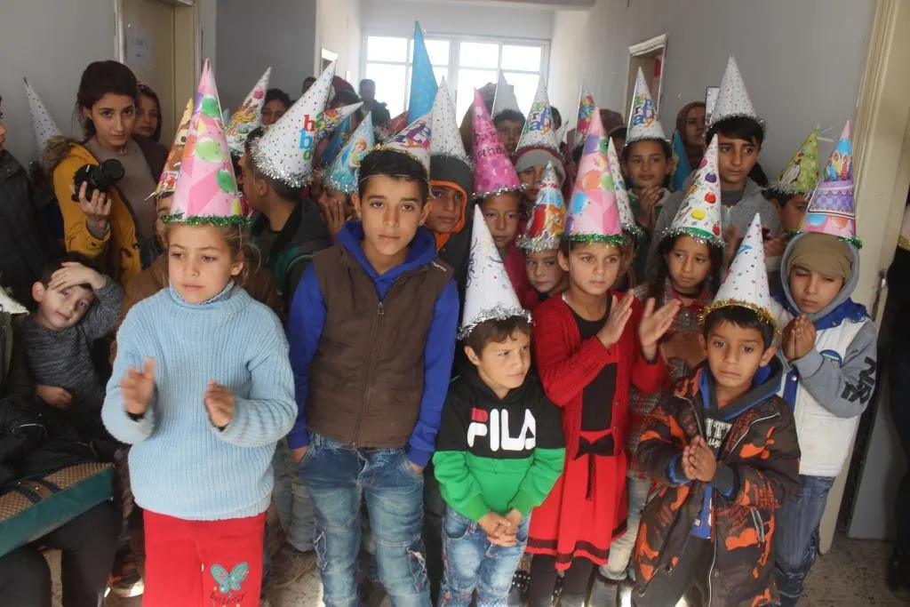 Li Dirbesiyê ji bo zarokên koçber û yên şehîdan şahiya sersalê