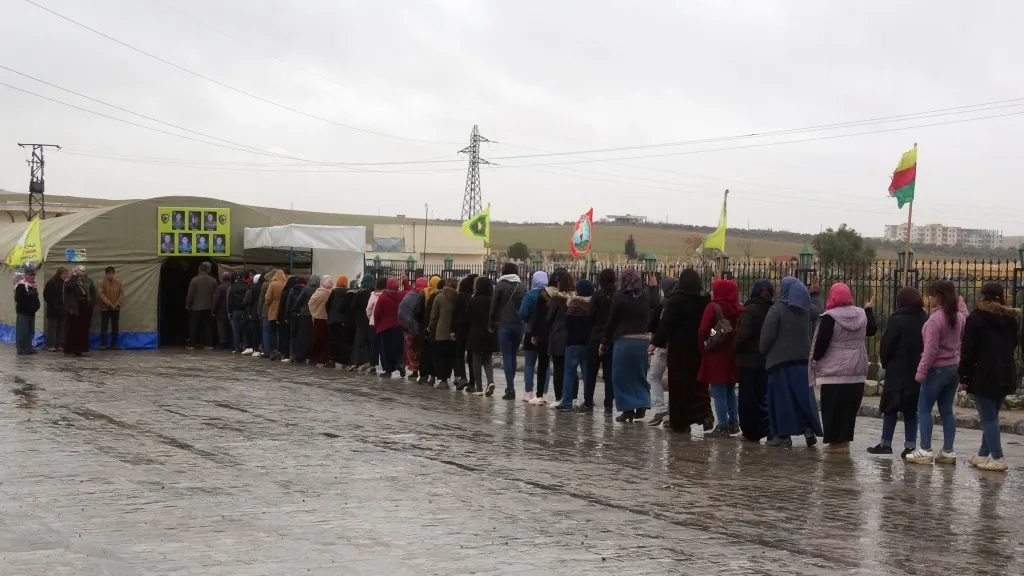 Li Kobanê û Tebqayê sersaxî ji malbatên şehîdan re hate xwestin
