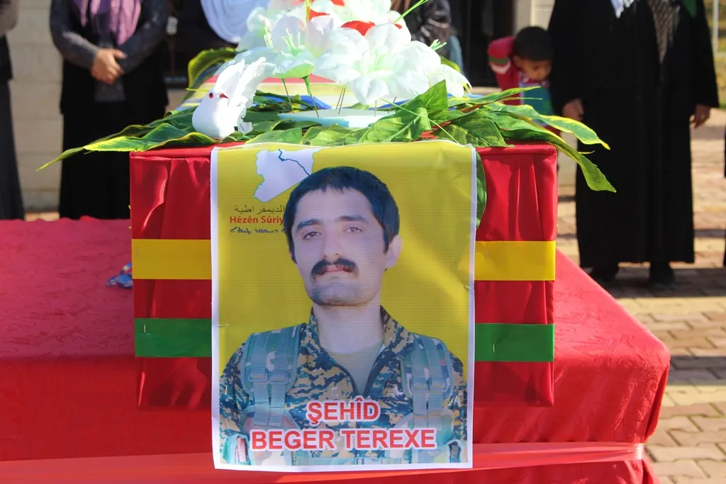 Li Dêrikê merasîma 4 şehîdên Berxwedana Rûmetê li dar ket