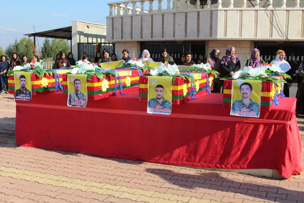 Li Dêrikê merasîma 4 şehîdên Berxwedana Rûmetê li dar ket