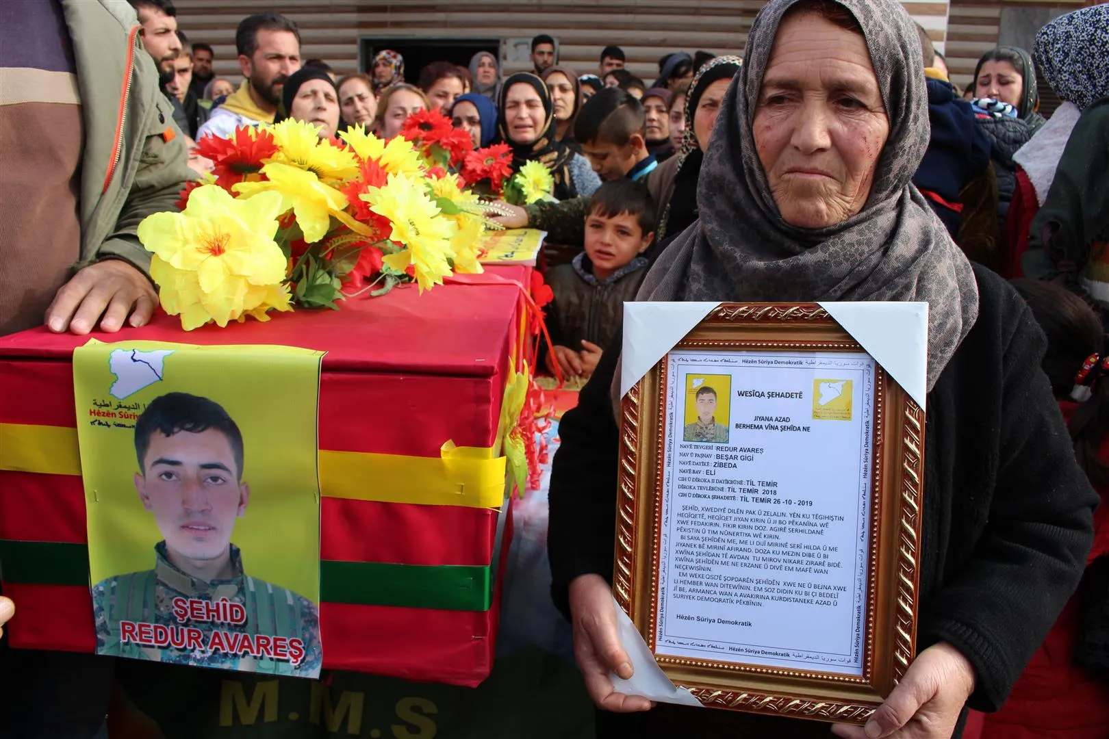 Di merasîma oxirkirinê ya şehîd Rêdûr Avareş de şêniyan soza şopandina rêya şehîdan da